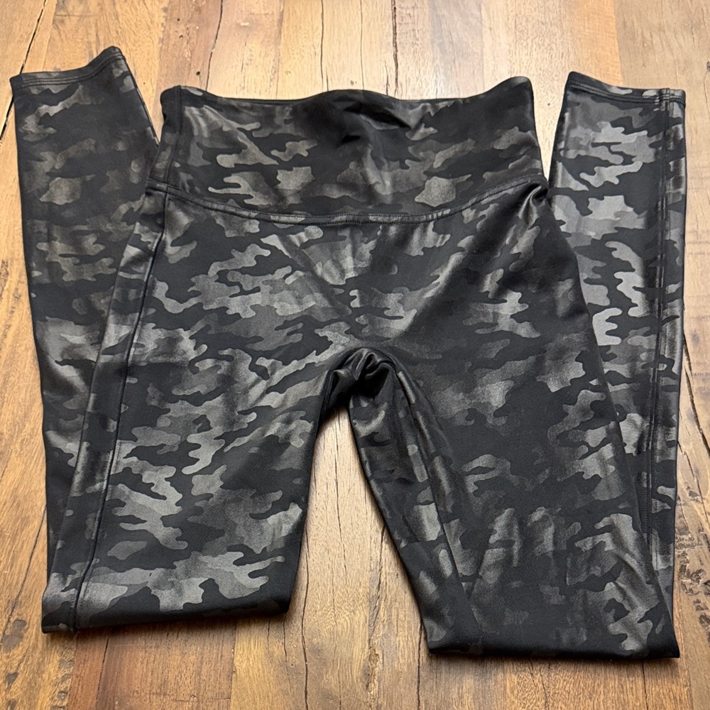 SPANX Black and Gray Camouflage Leggings Faux Leather Small